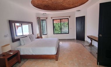 Amplia casa de 5 cuartos en Playacar