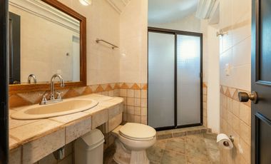 Amplia casa de 5 cuartos en Playacar