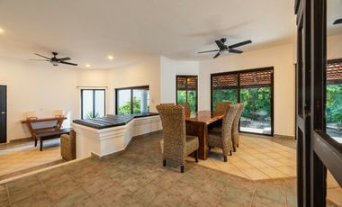 Amplia casa de 5 cuartos en Playacar