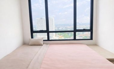 Disewakan Harga Miring Apartemen Collins Boulevard Studio Semi Furnish