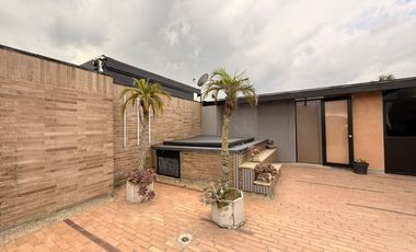 Amoblado HERMOSO dúplex alto de palmas