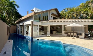 Casa Chocolate – Villa con Vista al Campo de Golf en Club Real, Playacar Fase II