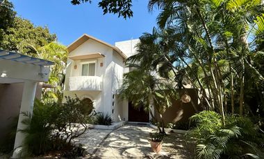 Casa Chocolate – Villa con Vista al Campo de Golf en Club Real, Playacar Fase II