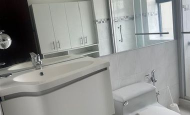 Se alquila departamento amoblado 2 dormitorios, Torres del Hilton Colon, GuayaquilS