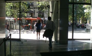 Inmejorable Ubicación A La Salida De Metro Pedro De Valdivia