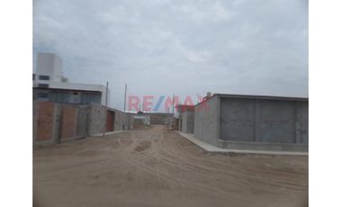 Alquilo Amplio Terreno Cercado Para Cualquier Tipo De Negocio En Huanchaquito Bajo , Area 220.50M2, S/. 1,000 Soles