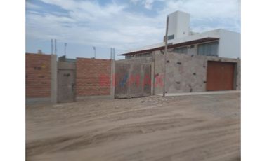 Alquilo Amplio Terreno Cercado Para Cualquier Tipo De Negocio En Huanchaquito Bajo , Area 220.50M2, S/. 1,000 Soles