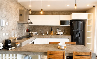 Penthouse Lock-Off con Alberca Privada en Venta | 3 Recámaras | Amueblado | Paneles Solares