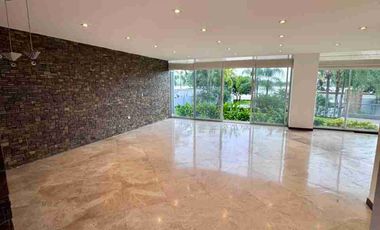 Departamento de Venta en Tenis Club