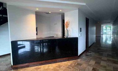 Departamento de Venta en Tenis Club