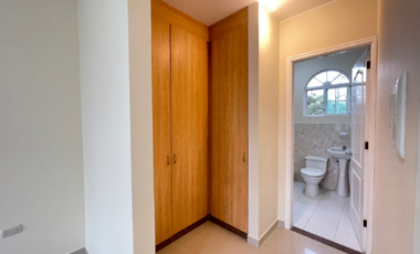 CASA en renta de cuatro habitaciones