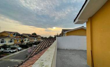 CASA en renta de cuatro habitaciones