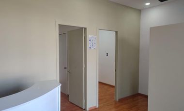 Local comercial en renta – 48 m² | Primer piso | Seguridad y servicios incluidos