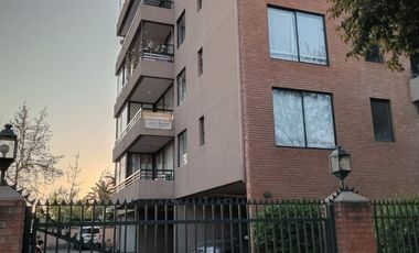 Arrienda Departamento en Renato Zanelli con Estacionamiento - comuna de Providencia