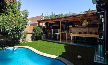 Excelente casa 4D - 4B en Condominio Parque Los Quillayes, La Dehesa