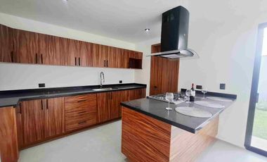 CASA NUEVA EN VENTA, CUAUTLANCINGO  EN  PRIVADA .