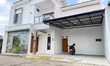 Rumah Bagus Baru 2lt di Dalam Town House Banjarsari