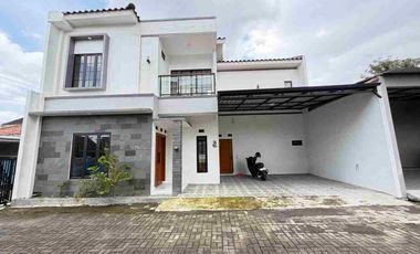 Rumah Bagus Baru 2lt di Dalam Town House Banjarsari
