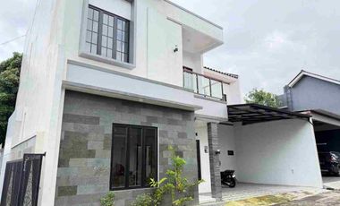 Rumah Bagus Baru 2lt di Dalam Town House Banjarsari