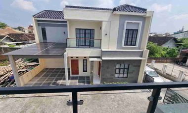 Rumah Bagus Baru 2lt di Dalam Town House Banjarsari