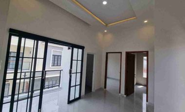 Rumah Bagus Baru 2lt di Dalam Town House Banjarsari