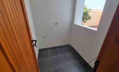 Rumah Bagus Baru 2lt di Dalam Town House Banjarsari
