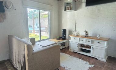 Hermosa Propiedad en Arroyo Leyes - 4 Dorm, 3 baños, Patio, Piscina.