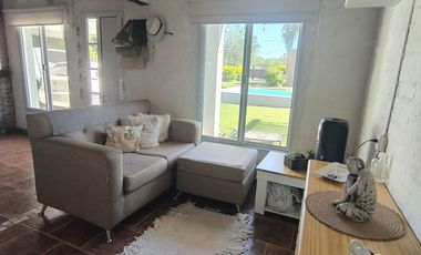 Hermosa Propiedad en Arroyo Leyes - 4 Dorm, 3 baños, Patio, Piscina.