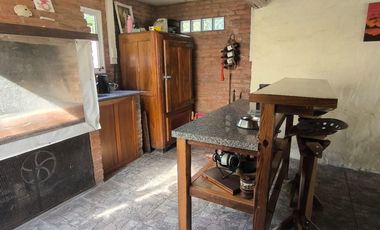 Hermosa Propiedad en Arroyo Leyes - 4 Dorm, 3 baños, Patio, Piscina.