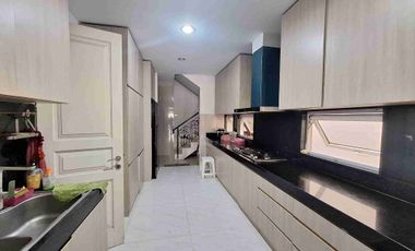 DIJUAL CEPAT RUMAH MEWAH HOEK VILLA ARTHA GADING