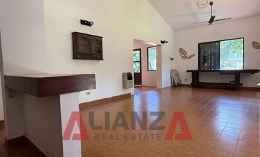 Gran Casa en Los Molinos - 3 Dorm, 1 Baño, Piscina. (1200m2)