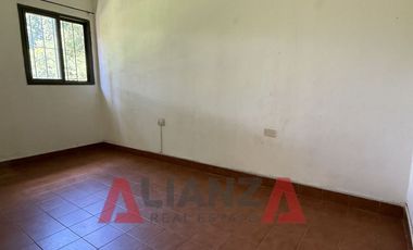 Gran Casa en Los Molinos - 3 Dorm, 1 Baño, Piscina. (1200m2)