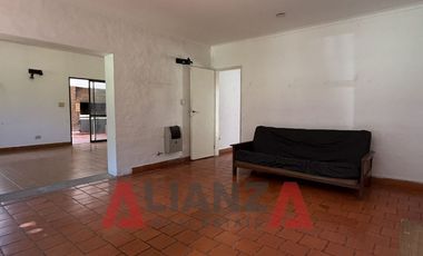 Gran Casa en Los Molinos - 3 Dorm, 1 Baño, Piscina. (1200m2)