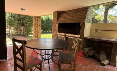 Gran Casa en Los Molinos - 3 Dorm, 1 Baño, Piscina. (1200m2)