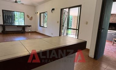 Gran Casa en Los Molinos - 3 Dorm, 1 Baño, Piscina. (1200m2)