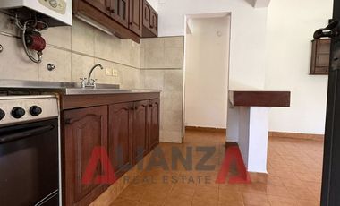 Gran Casa en Los Molinos - 3 Dorm, 1 Baño, Piscina. (1200m2)