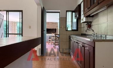 Gran Casa en Los Molinos - 3 Dorm, 1 Baño, Piscina. (1200m2)