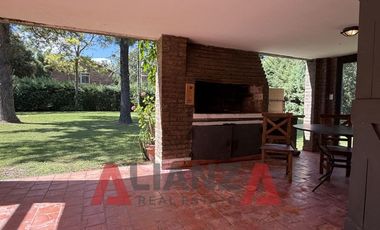 Gran Casa en Los Molinos - 3 Dorm, 1 Baño, Piscina. (1200m2)