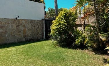 Gran Casa en Castelli 900, Cuenta con; 5 Dorm, 4 Baños, Lavadero, Patio, Quincho.