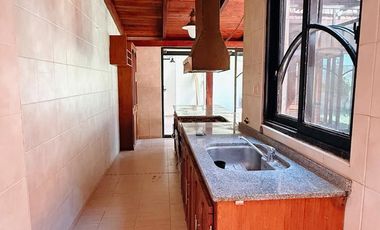 Gran Casa en Castelli 900, Cuenta con; 5 Dorm, 4 Baños, Lavadero, Patio, Quincho.