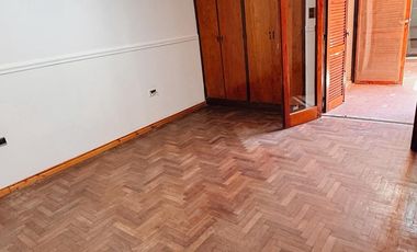 Gran Casa en Castelli 900, Cuenta con; 5 Dorm, 4 Baños, Lavadero, Patio, Quincho.