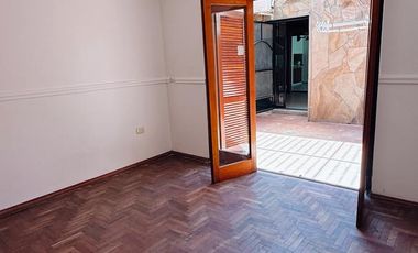 Gran Casa en Castelli 900, Cuenta con; 5 Dorm, 4 Baños, Lavadero, Patio, Quincho.