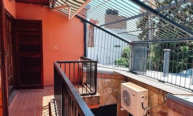 Gran Casa en Castelli 900, Cuenta con; 5 Dorm, 4 Baños, Lavadero, Patio, Quincho.