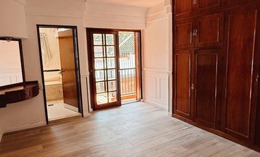 Gran Casa en Castelli 900, Cuenta con; 5 Dorm, 4 Baños, Lavadero, Patio, Quincho.