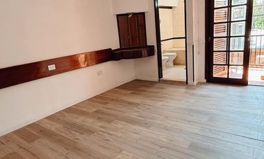 Gran Casa en Castelli 900, Cuenta con; 5 Dorm, 4 Baños, Lavadero, Patio, Quincho.