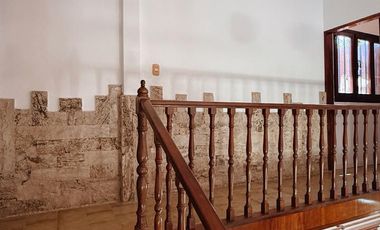 Gran Casa en Castelli 900, Cuenta con; 5 Dorm, 4 Baños, Lavadero, Patio, Quincho.