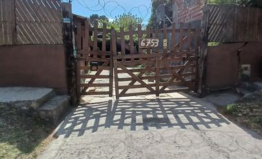 SE ALQUILA MINI GALPON O DEPOSITO 42 M2, IDEAL PARA GUARDADO, DEPSOITO O PEQUEÑO TALLERUBICADO EN CALLE FLORISBELLO ACOSTA AL 6700 z/ CLUB TELEFONOS