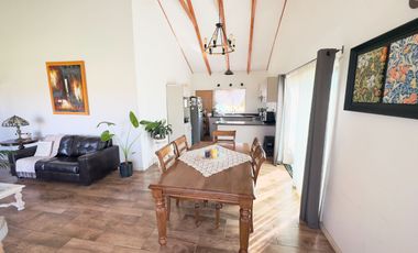 SE VENDE PROPIEDAD CON 2 CASAS EN SANTA RITA, PELARCO.