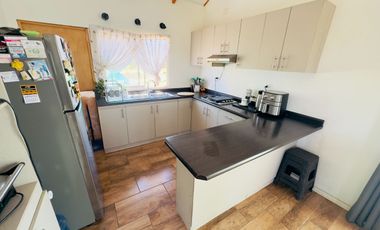 SE VENDE PROPIEDAD CON 2 CASAS EN SANTA RITA, PELARCO.