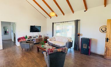 SE VENDE PROPIEDAD CON 2 CASAS EN SANTA RITA, PELARCO.